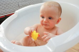 Kąpielowa frajda – akcesoria do wody dla maluchów