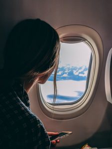 bezpieczeństwo podróży samolotem w ciąży